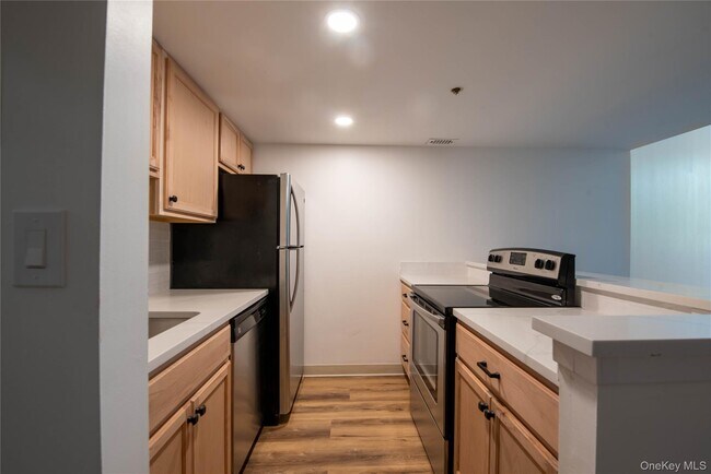 Building Photo - 2414 Villa at the Woods