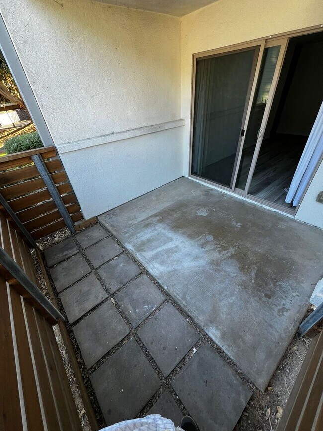 Building Photo - 1 BR 1 BA Condo in Encinitas, Gated Comple...