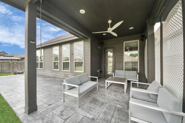Building Photo - 6331 Cambrai Wood Ln