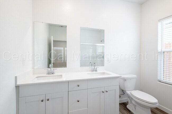 Building Photo - 4 Bedroom/2 Bath Home with Paid Solar in the Southwest - $2545 Per Month!