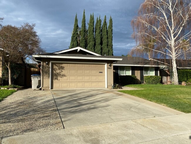 Building Photo - Well maintained 3 bed 2 bath home in Thousand Oaks neighborhood available!