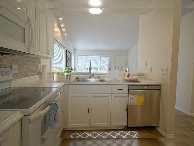 Building Photo - 2-Bed, 2-Bath Condo in Meadowood Community Temple Terrace