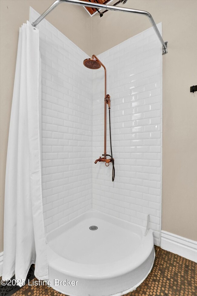 Building Photo - 1315 Highland Ave