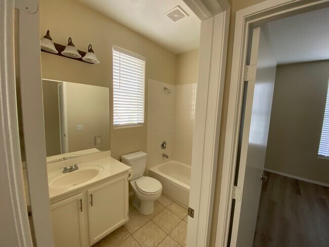 Building Photo - 6005 Linosa Ct