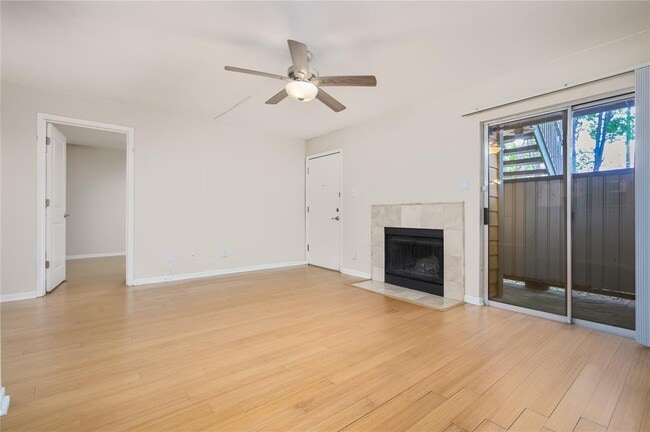 Building Photo - 3204 Menchaca Rd
