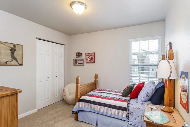 Building Photo - Immediate Occupancy Available!