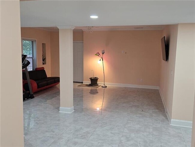 Building Photo - 6850 Rocking Horse Ln