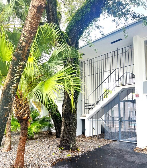 Building Photo - 3149 Center St