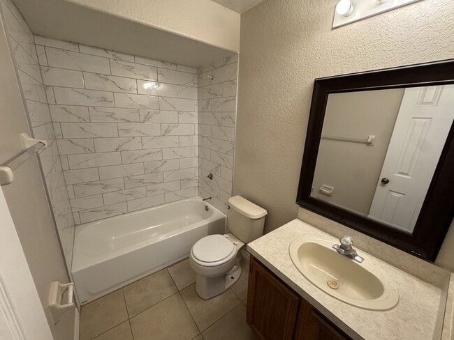 Building Photo - 683 Sagamore Dr