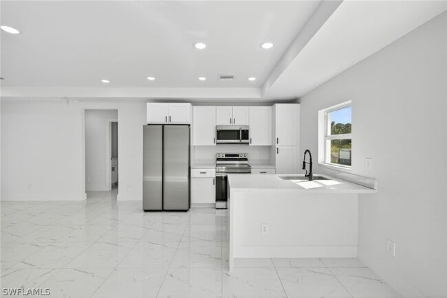 Building Photo - 1108 Eauclaire St E