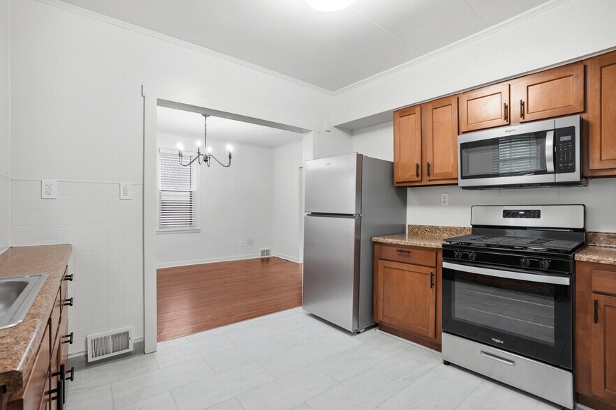 Building Photo - 107 Catskill Ave