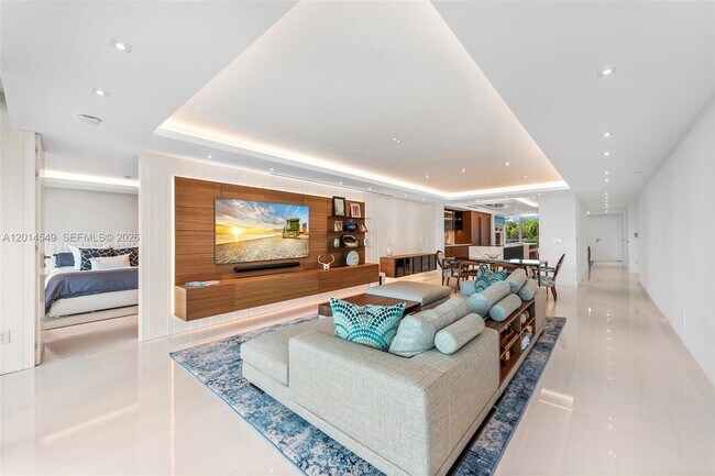 Building Photo - 2627 S Bayshore Dr