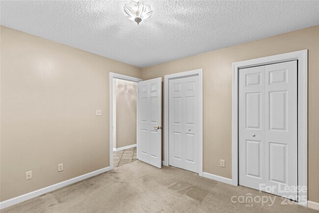 Building Photo - 4522 Long Cove Dr