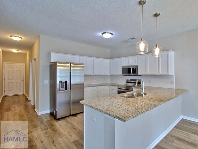 Building Photo - 33 Daylily Ct