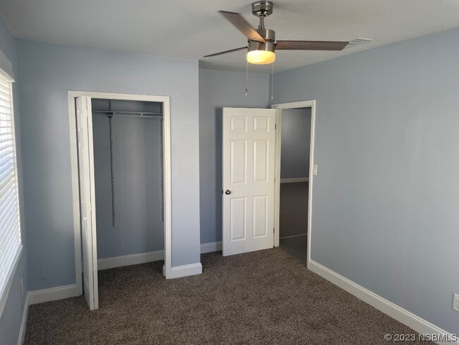 Building Photo - 255 Oak Ln