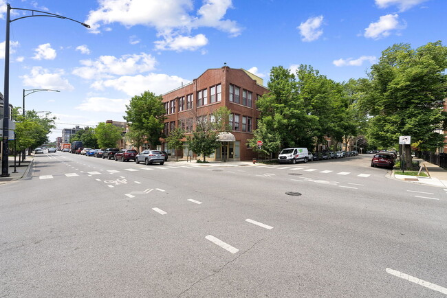 Building Photo - 2300 W Armitage Ave