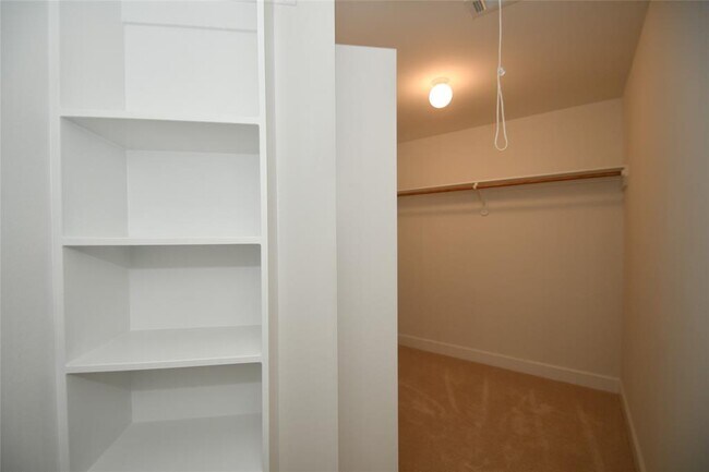 Building Photo - 11607 Main Ash Dr