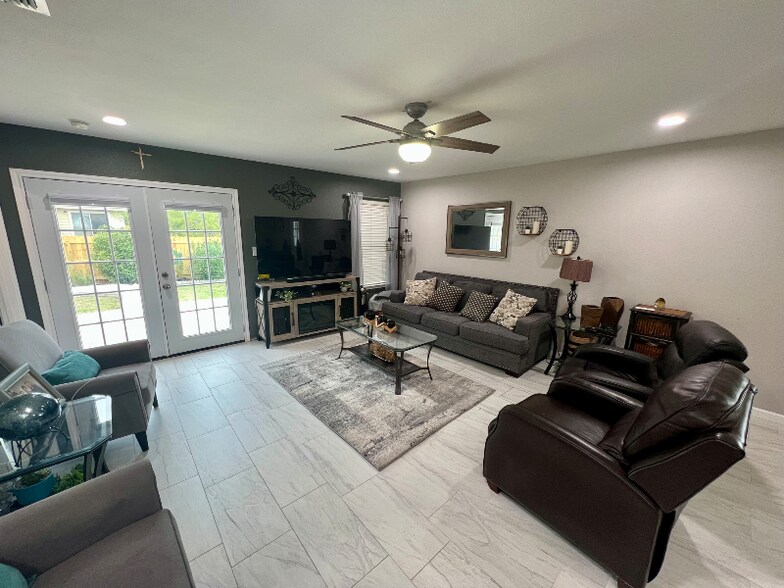 Building Photo - 6947 Lunar Way