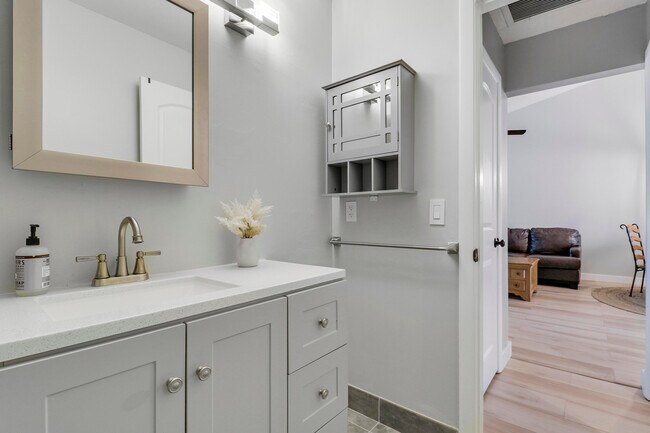 Building Photo - 148 Moccasin Trail S