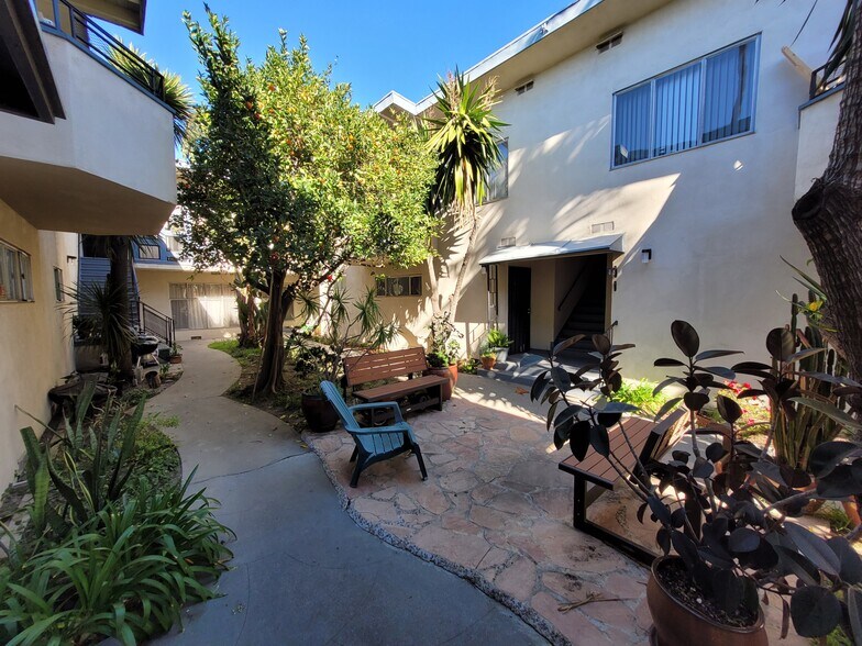 Building Photo - 12015 Lamanda St