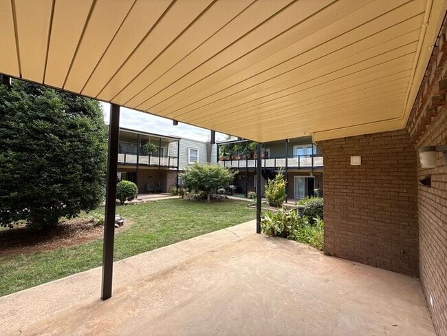 Building Photo - T.R. Lawing Realty Property