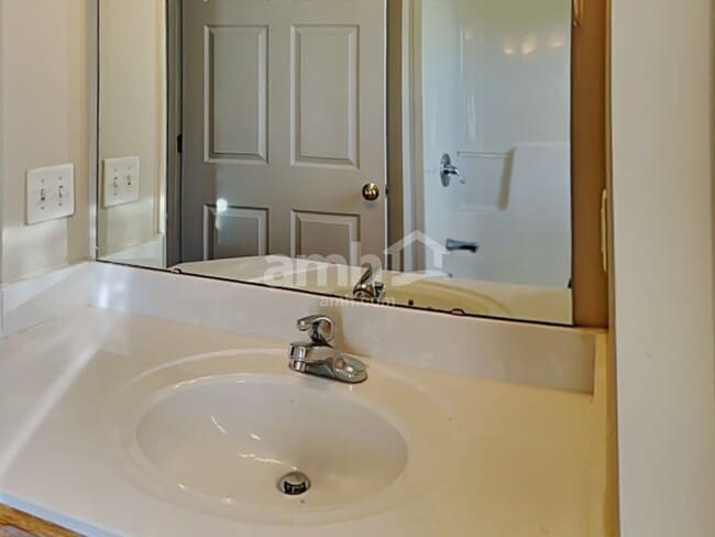 Building Photo - 1009 Bren Village Ct