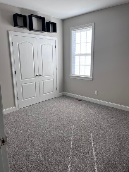 Building Photo - 204 Heron Dr