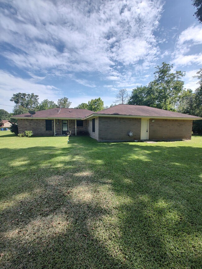 Building Photo - 9023 Brittonville Rd