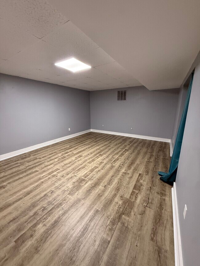 Building Photo - 4711 Highview Ct