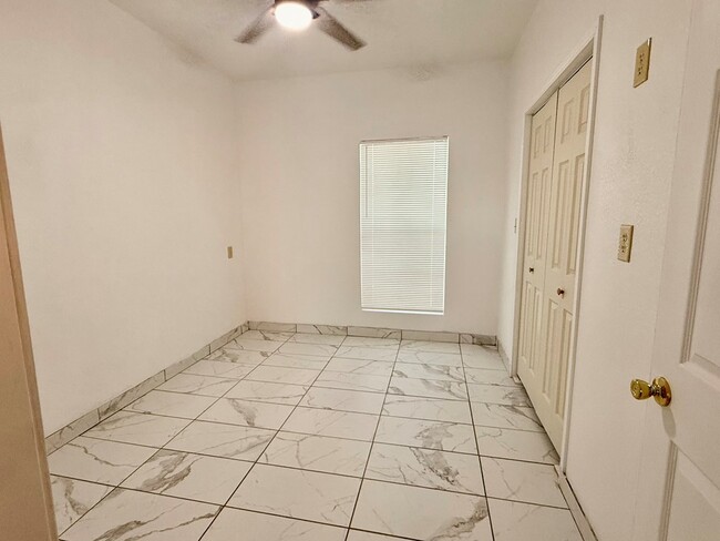 Building Photo - 16590 S Windmill Ave