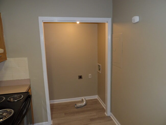 Building Photo - 244 Meadowview Dr