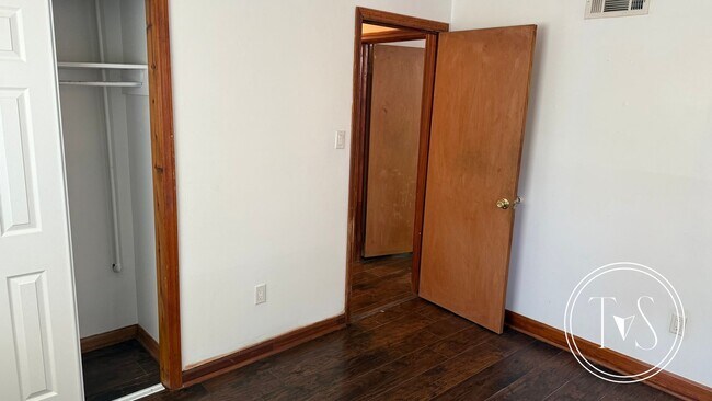 Building Photo - WINTER MOVE-IN SPECIAL: 50% OFF 1ST FULL MONTH OF RENT** (**see description for details)