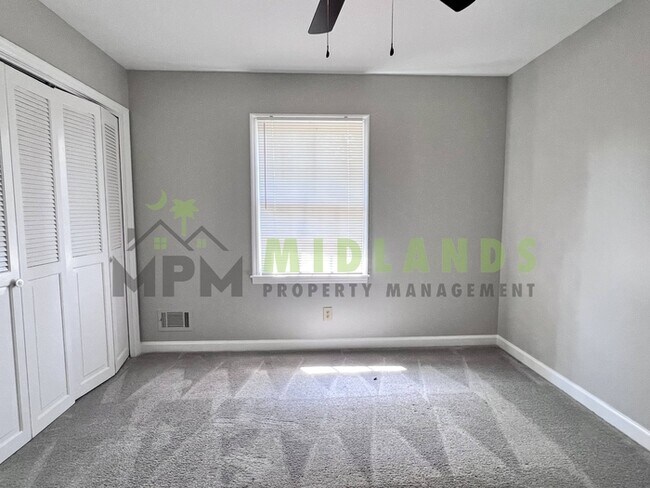 Building Photo - 300 Lydgate Dr