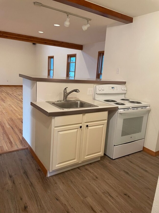 Building Photo - Large Three Bedroom on the North Side of D...