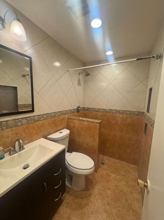 Building Photo - 782 Orchid Dr