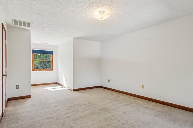 Building Photo - 11 Timothy Ln