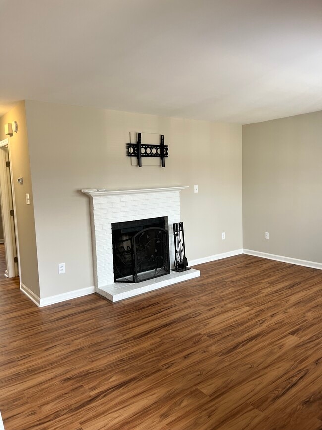 Building Photo - 11225 Salem Village Dr