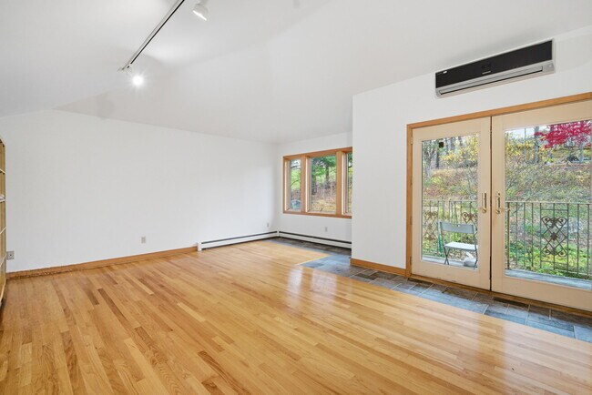 Building Photo - 1108 New Britain Ave