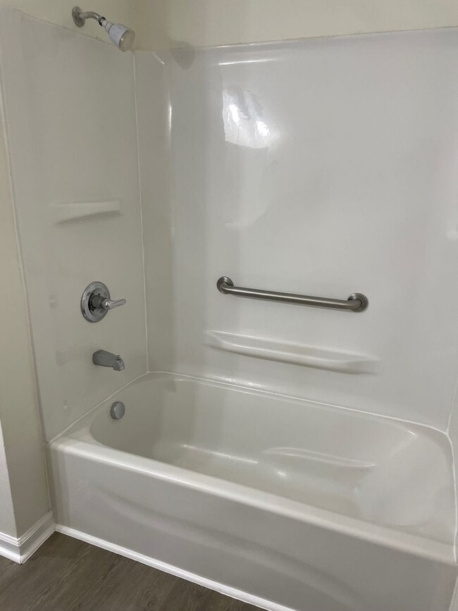 Building Photo - NEWLY RENOVATED 3 BED, 2 BATH BRICK HOME L...