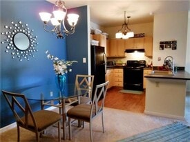 Building Photo - 624 Bristol Village Dr