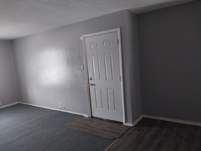 Building Photo - 6320 Riverside Dr