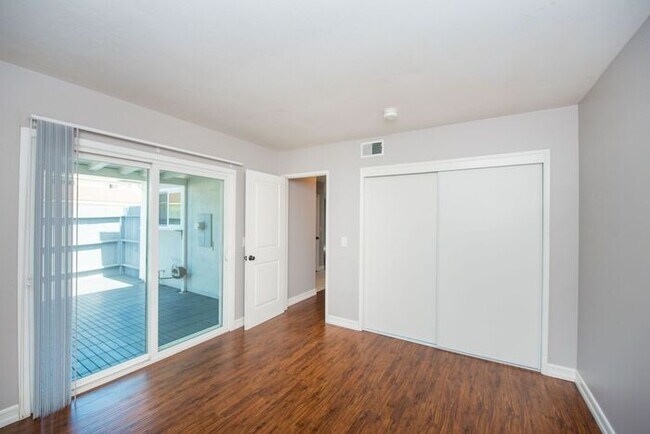 Building Photo - Walk to the Beach