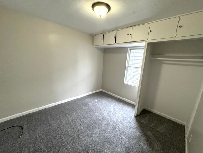 Building Photo - Near Eastside 3 Bedroom 1 Bath