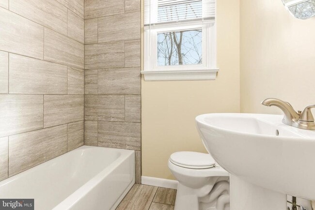 Building Photo - 305 American Way