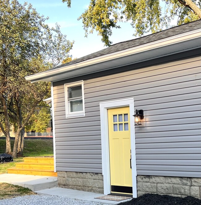 Building Photo - 2595 Shelburn Ave