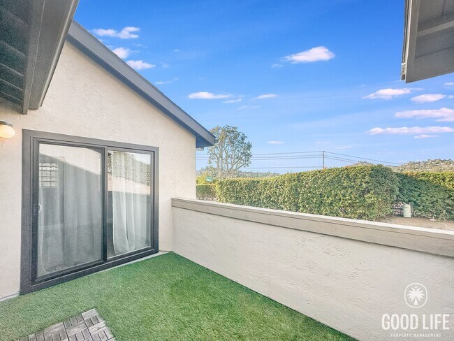 Building Photo - Spacious 2 BD- 2 BA Condo w/ Large Private Balcony, AC, and In-Unit W/D!