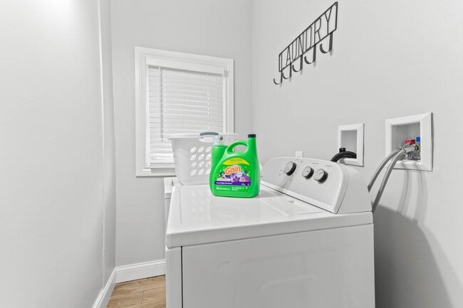 Building Photo - Modern Townhome in the Heart of Franklinton