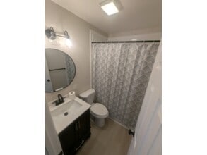 Building Photo - Updated 2 Bed Apartment