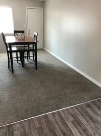 Building Photo - 3 Bedroom Single Family w/Garage & Large Yard