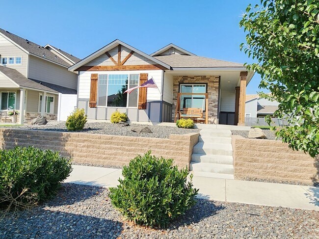 Building Photo - Home Sweet Home! Won't last long!